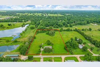 570 N Center, Blossom, TX 75416 - Photo 1