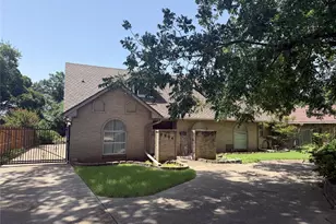 2904 Bridal Wreath Ln, Dallas, TX 75233 - Photo 2