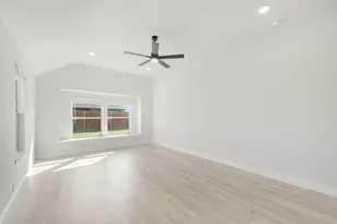 125 Ponce De Leon Dr, Granbury, TX 76048 - Photo 16