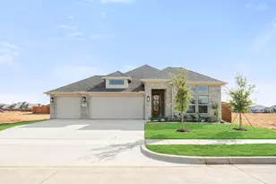 125 Ponce De Leon Dr, Granbury, TX 76048 - Photo 2