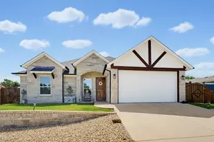 2807 Sky Harbour Dr, Granbury, TX 76049 - Photo 2