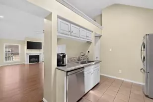 1157 Meadow Park Ln, Grand Prairie, TX 75052 - Photo 12