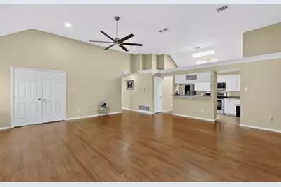 1157 Meadow Park Lane, Grand Prairie, TX 75052 - Photo 8
