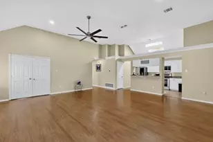 1157 Meadow Park Ln, Grand Prairie, TX 75052 - Photo 8