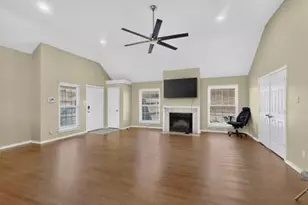1157 Meadow Park Ln, Grand Prairie, TX 75052 - Photo 6