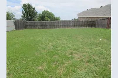 1100 Manhassett Court, Fort Worth, TX 76140 - Photo 14