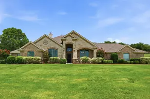 10224 Mustang Wells Dr, Fort Worth, TX 76126 - Photo 2
