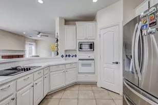 2816 Lakehollow Ln, Flower Mound, TX 75028 - Photo 12