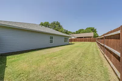 100 Round Hill Way, Runaway Bay, TX 76426 - Photo 6
