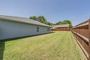 100 Round Hill Way, Runaway Bay, TX 76426 - Photo 6