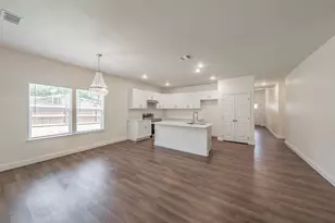 100 Round Hill Way, Runaway Bay, TX 76426 - Photo 18