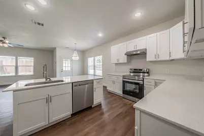 100 Round Hill Way, Runaway Bay, TX 76426 - Photo 12