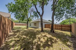 100 Round Hill Way, Runaway Bay, TX 76426 - Photo 8