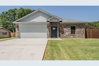 100 Round Hill Way, Runaway Bay, TX 76426 - Photo 1
