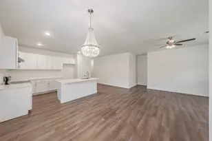 100 Round Hill Way, Runaway Bay, TX 76426 - Photo 16