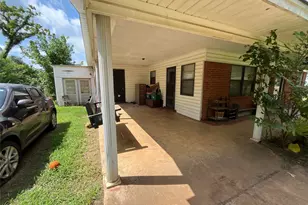 908 Birch St, Palestine, TX 75801 - Photo 2