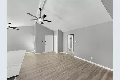674 W Warrior Trail, Grand Prairie, TX 75052 - Photo 4