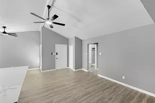 674 W Warrior Trl, Grand Prairie, TX 75052 - Photo 4