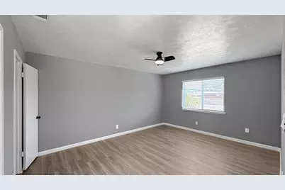 674 W Warrior Trail, Grand Prairie, TX 75052 - Photo 10