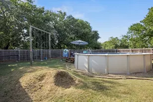 207 N Hubbard St, Alvord, TX 76225 - Photo 20
