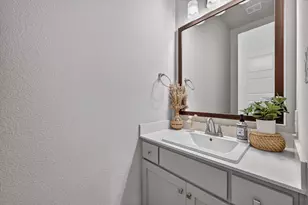 12991 Vinson Dr, Farmers Branch, TX 75234 - Photo 6