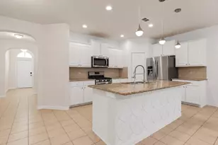 320 Grassland Dr, Denton, TX 76210 - Photo 2