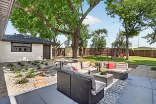 3883 Antigua Cir, Dallas, TX 75244 - Photo 32