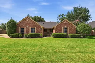 605 Maple Dr, Pilot Point, TX 76258 - Photo 2