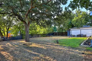 510 W Plummer St, Eastland, TX 76448 - Photo 32