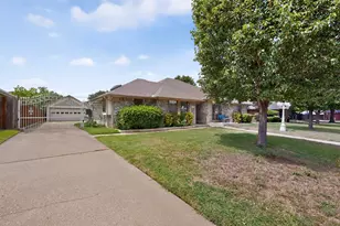 137 Brushy Mound Rd, Burleson, TX 76028 - Photo 2