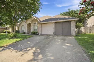316 Willow Creek Ln, Glenn Heights, TX 75154 - Photo 6