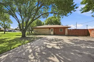 300 Pebble Creek Ln, Red Oak, TX 75154 - Photo 4