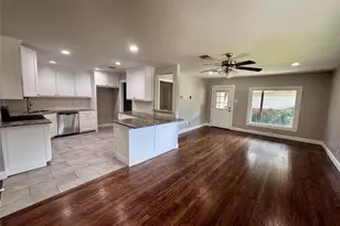 4657 Selkirk Dr, Fort Worth, TX 76109 - Photo 4