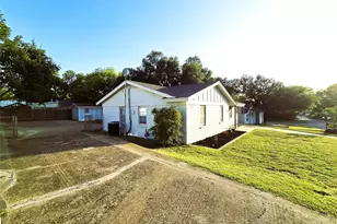 604 E 4th St, Weatherford, TX 76086 - Photo 2