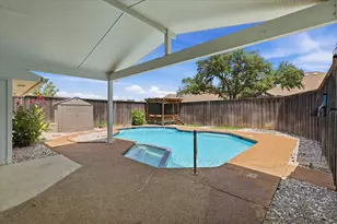 1000 Oxfordshire Dr, Carrollton, TX 75007 - Photo 4