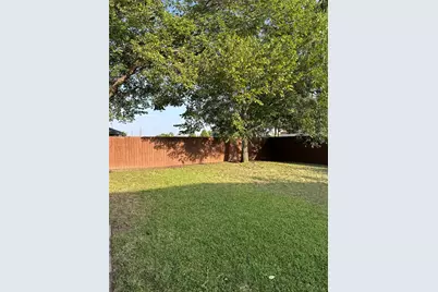 925 Woodcrest Drive, Lancaster, TX 75134 - Photo 2