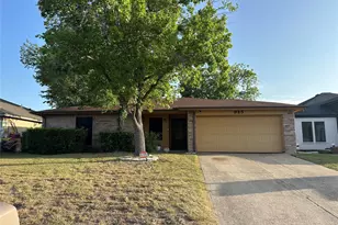 925 Woodcrest Dr, Lancaster, TX 75134 - Photo 1