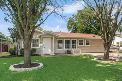 121 Dallas Drive, Euless, TX 76039 - Photo 2