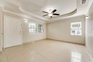 121 Dallas Dr, Euless, TX 76039 - Photo 4