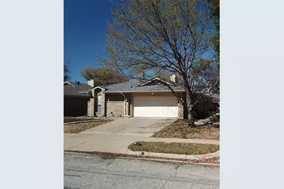 1307 Boardwalk Street, Arlington, TX 76011 - Photo 4