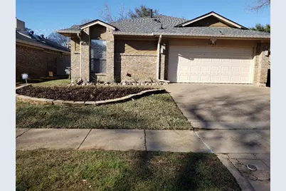 1307 Boardwalk Street, Arlington, TX 76011 - Photo 2