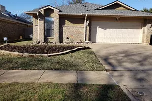 1307 Boardwalk St, Arlington, TX 76011 - Photo 2
