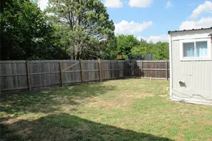 2208 Beverly Dr, Granbury, TX 76048 - Photo 14