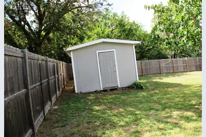 2208 Beverly Drive, Granbury, TX 76048 - Photo 10
