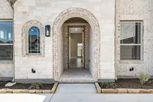 1027 Emerald Trce Dr, Justin, TX 76247 - Photo 4