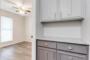 1607 Glenhill Ln, Lewisville, TX 75077 - Photo 8