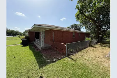608 Donlee Road, Lancaster, TX 75134 - Photo 2