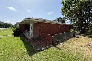 608 Donlee Rd, Lancaster, TX 75134 - Photo 2