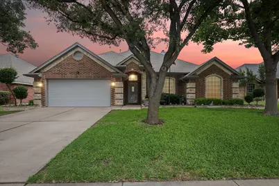 568 Willowview Drive, Saginaw, TX 76179 - Photo 2