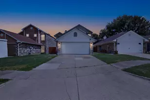 1826 McAlaster St, Cedar Hill, TX 75104 - Photo 2